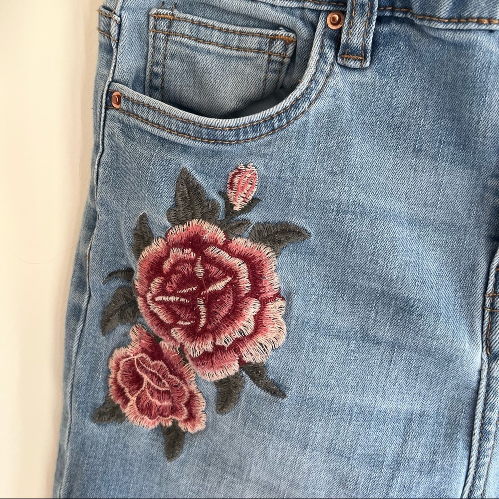 Embroidered Denim - Size 7 - High Rise Skinny